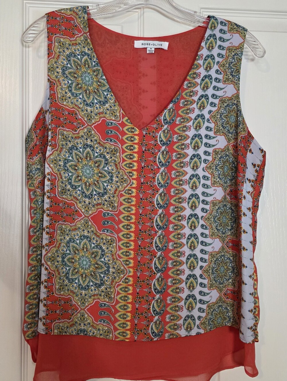 Rose & Olive Patterned V-Neck Sleeveless Top Size M